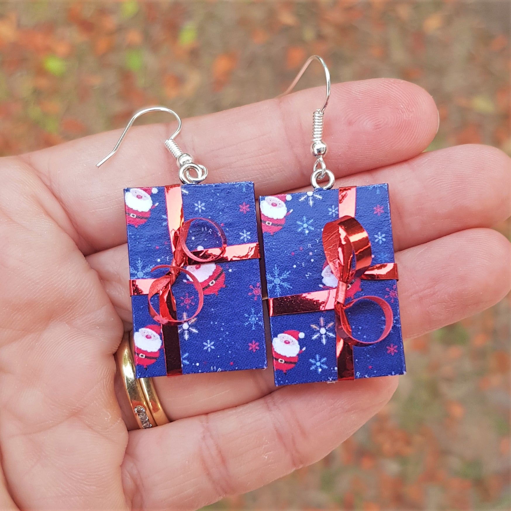 Christmas present earrings - Blue