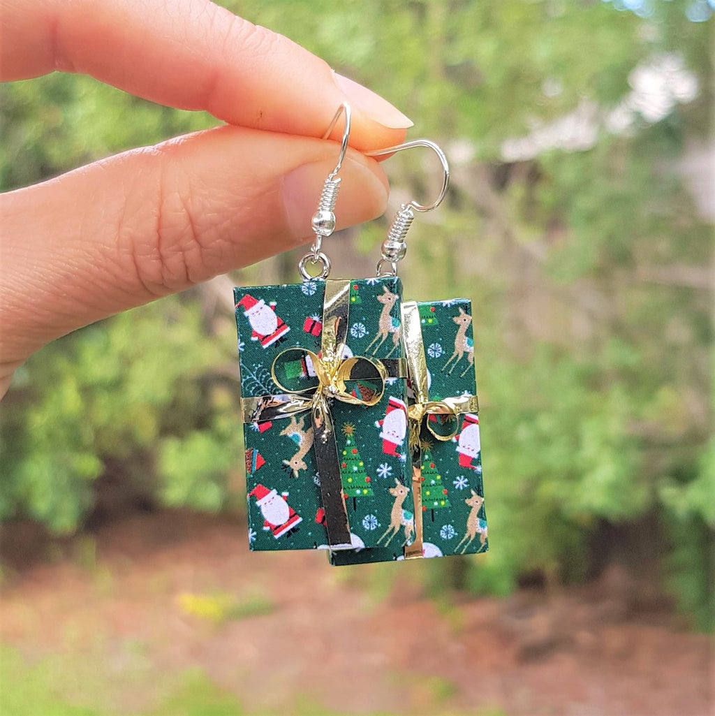 Christmas present earrings - Green