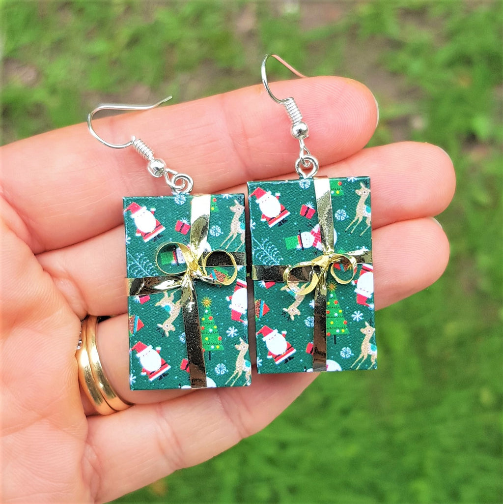 Christmas present earrings - Green