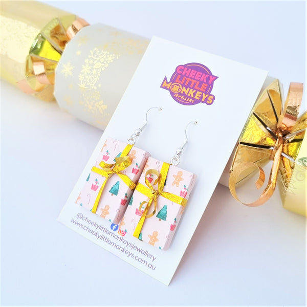 Christmas present earrings - Pink